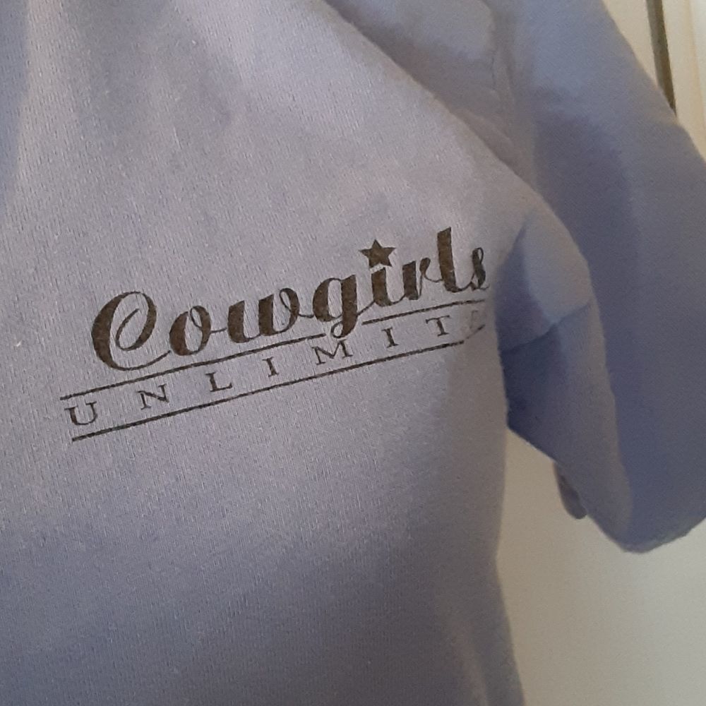 𝅺COWGIRLS Unlimited Purple Horse T Shirt - Picture 5 of 9